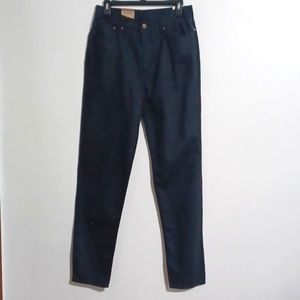 LEVI's "High-Waisted Mom Jeans Relaxed" casual black pants. Size W29, L3. NWT
